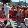 Sous l'oeil attentif du public