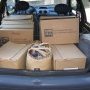 Le coffre de la twingo de Denise en cours de chargement